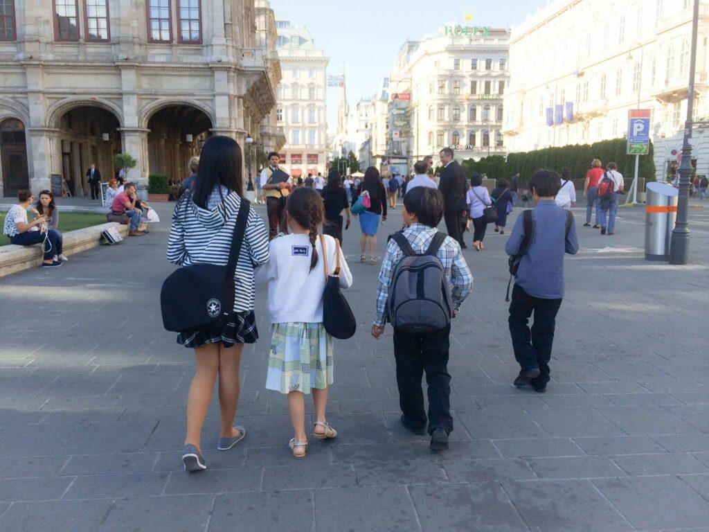 kids walking vienna
